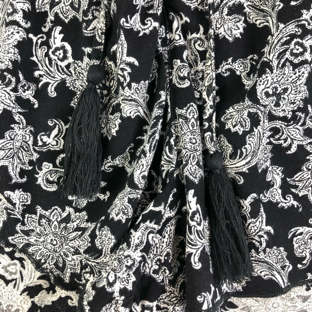 Abercrombie & Fitch Drapey Pattern Tassel Shorts - image 6